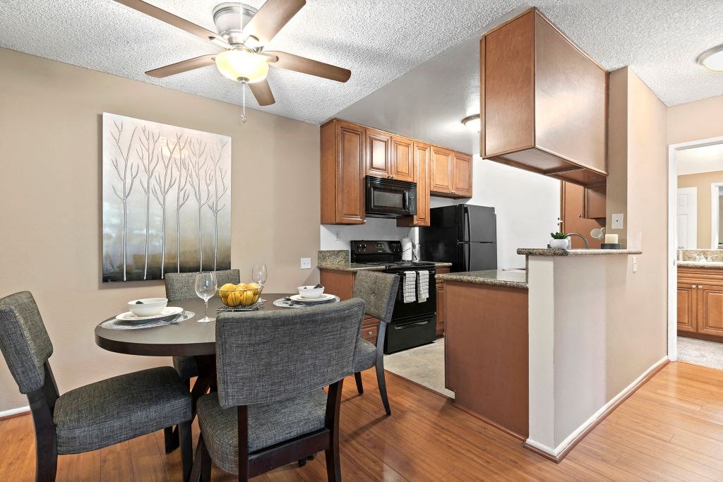 Dining And Kitchen at Vista Apartments, Mar Vista, CA, 90066