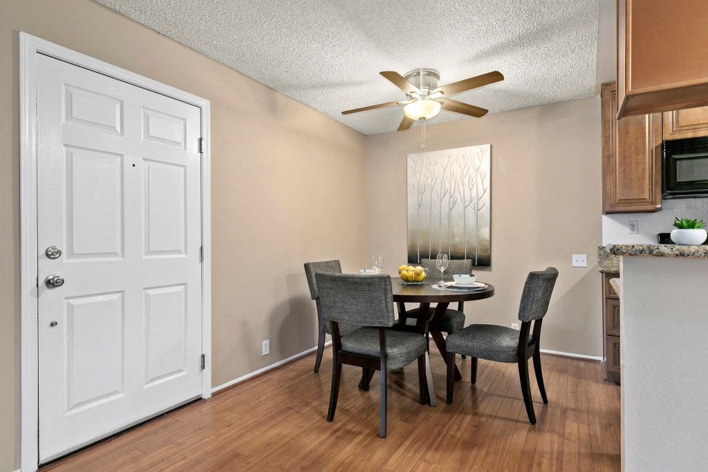 Dining Area at Vista Apartments, Mar Vista, CA