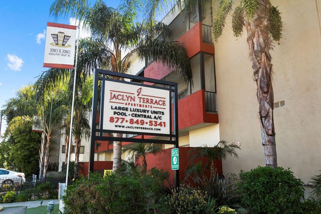 Jaclyn Terrace Apartments in Studio City, CA front entrance sign