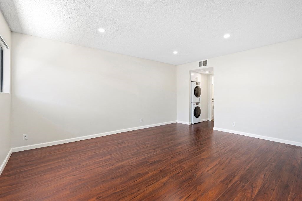 Upgraded Topanga Terrace Apartment with Washer Dryer