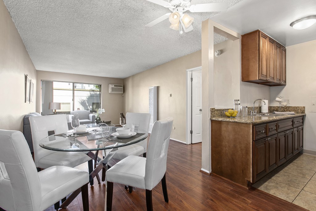 Apartments for rent in Sherman Oaks. spacious dinning room