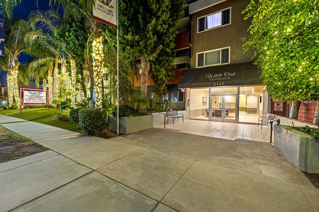 White Oak Terrace Holiday Lights