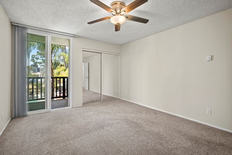 Carpeted Floors in Bedroom at Parkway Plaza Apartments, Culver City, CA, 90230