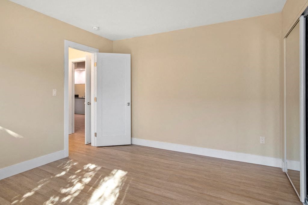 bedroom with mirrored closet doors at Casa De Marina Apartments, California 90066