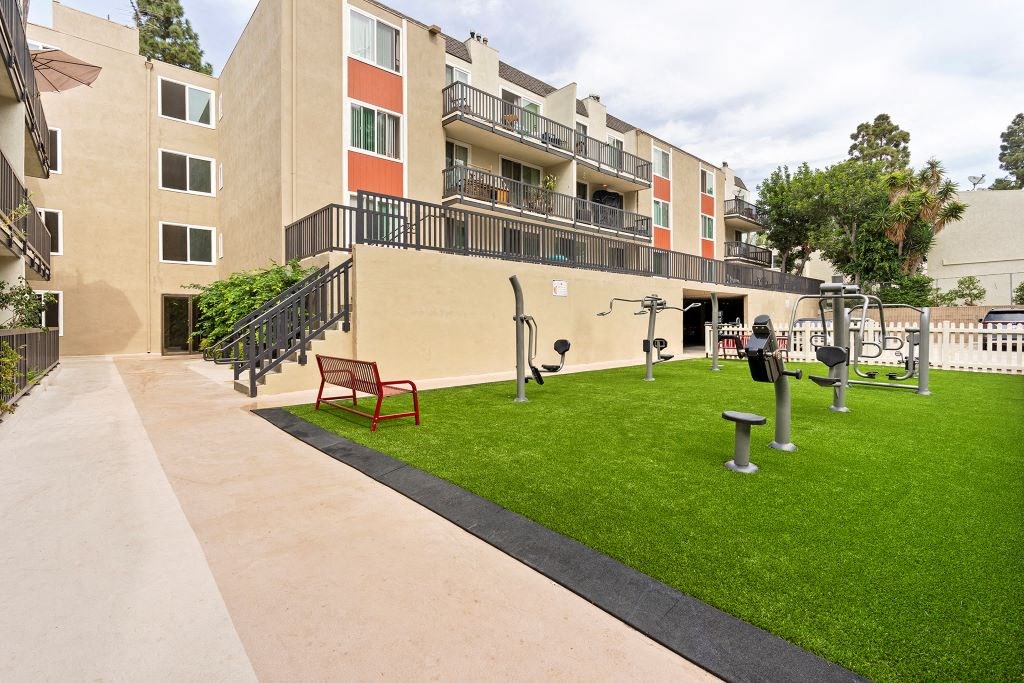 Parkway Plaza Apartments Outdoor Fitness Area