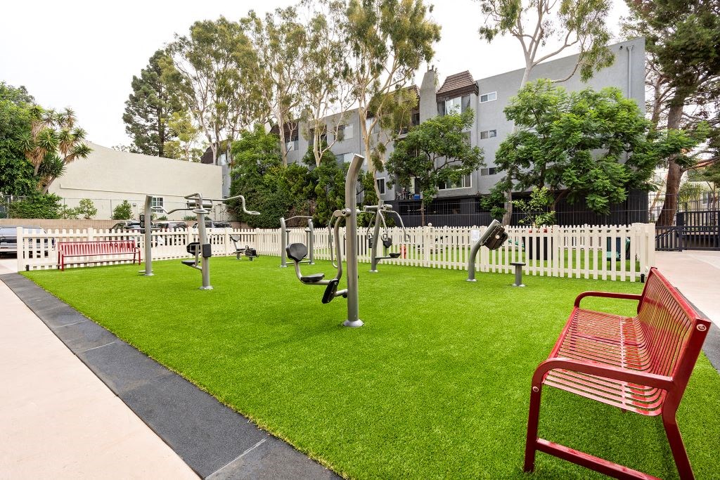 Parkway Plaza Apartments Outdoor Fitness Area