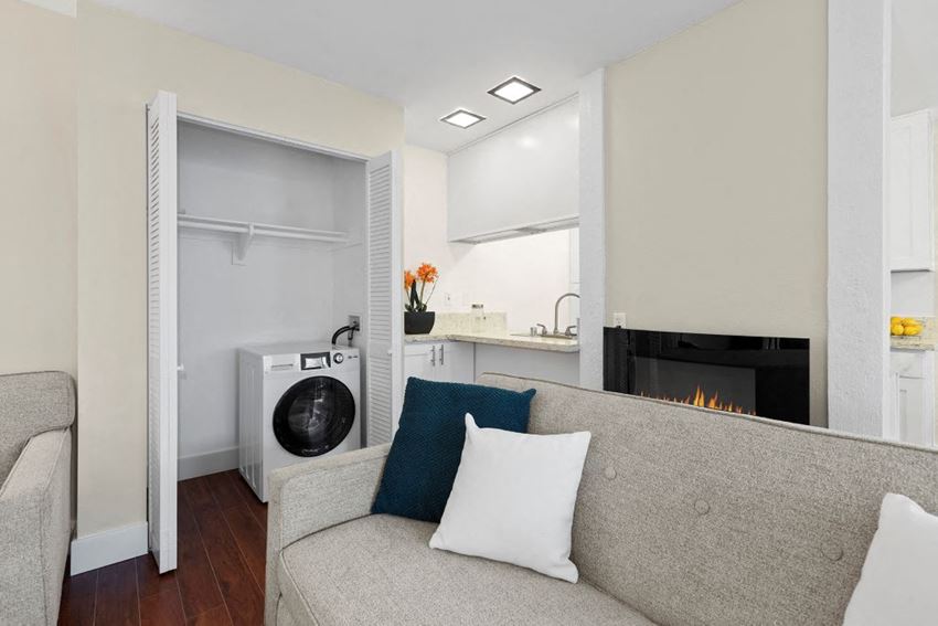 Marina Del Rey Apartments with Washer and Dryer - Photo Gallery 1