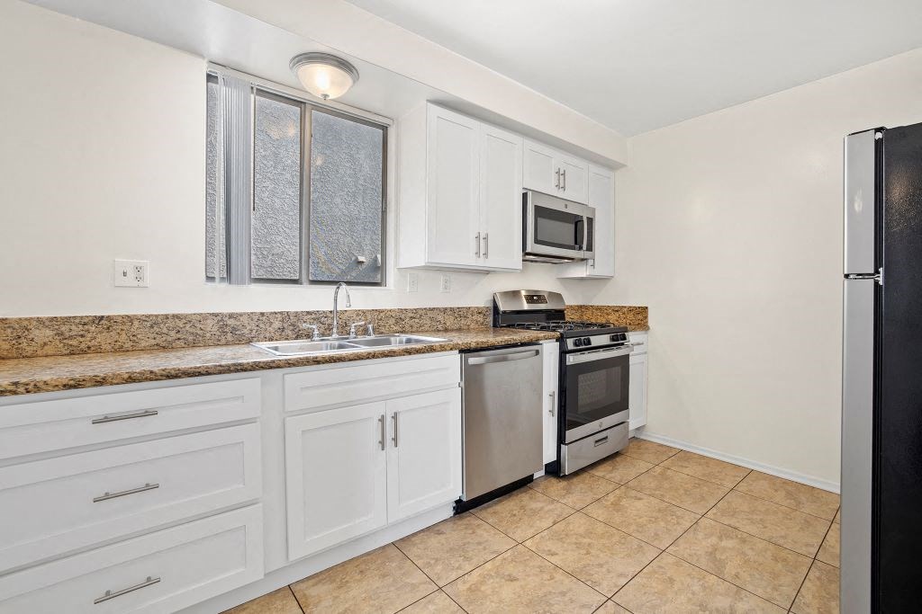 Jaclyn Terrace Apartments Kitchen