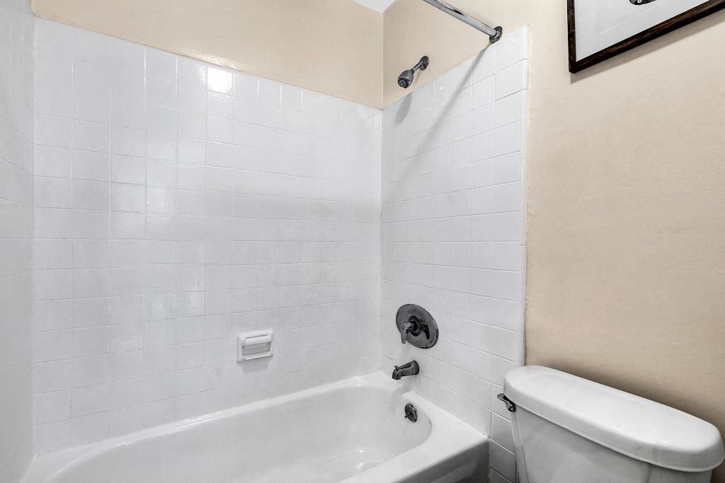 Valley Village Apartments Shower