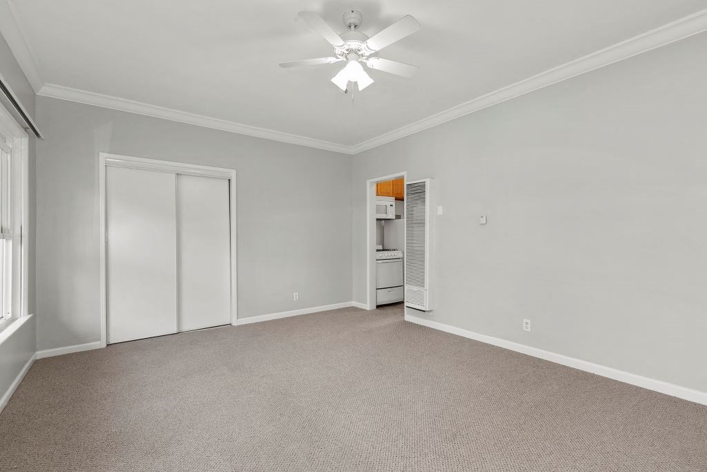 Baldwin Manor and Windsor Manor Apartments Los Angeles Closet
