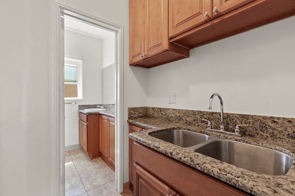 USC Apartments Kitchen