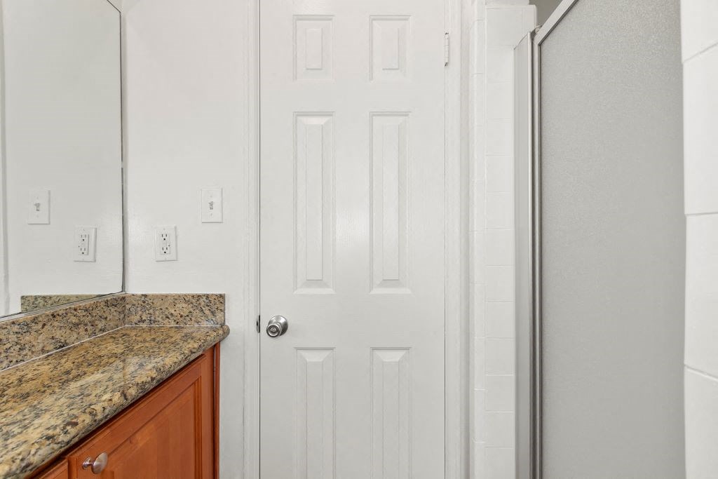 Los Angeles Apartments Shower