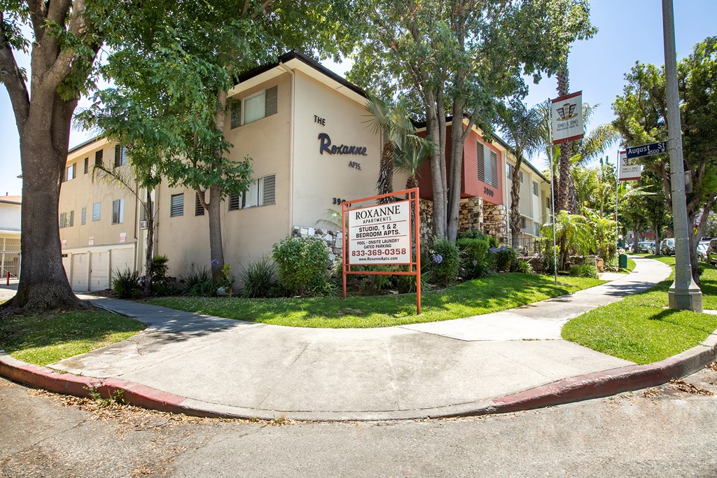 Apartments in Los Angeles Roxanne