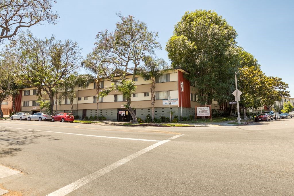 Apartments in Los Angeles Coliseum