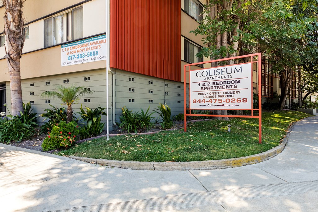 Apartments for rent in Los Angeles Sign