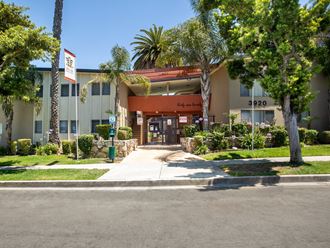 Los Angeles Apartment John Manor