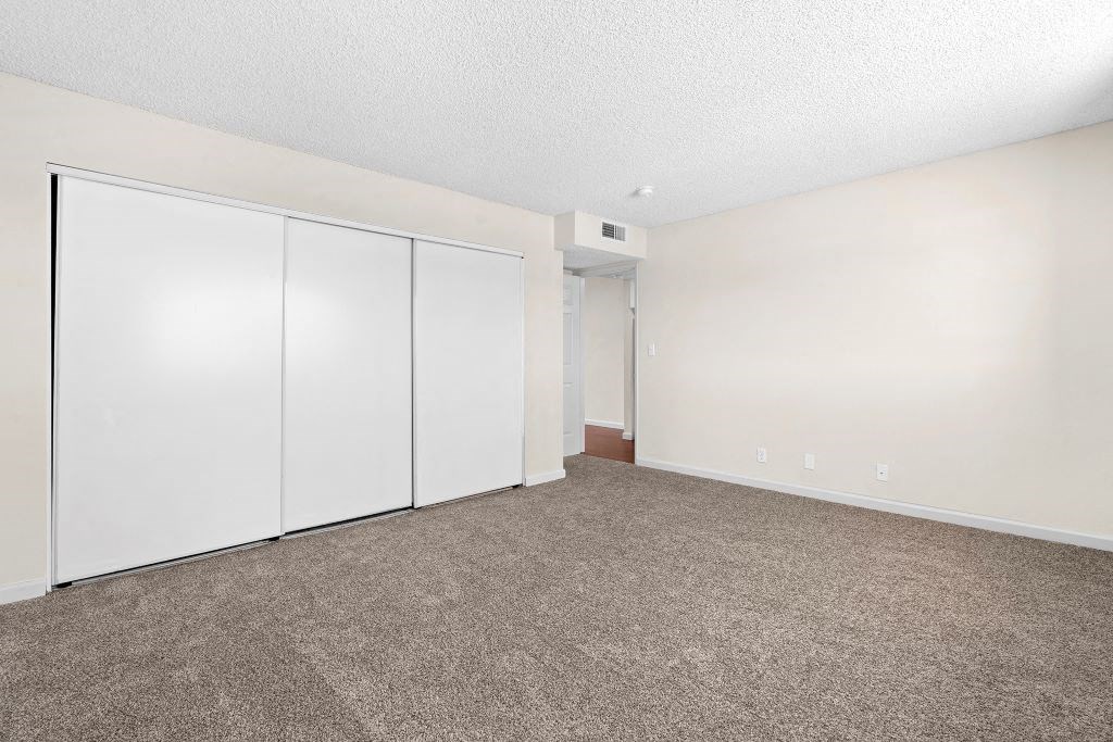 Berber Carpet One Bedroom Apartment in Canoga Park