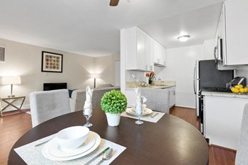 Dinning Room Casa De Marina Apartments - Photo Gallery 5