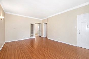 One Bedroom Los Angeles Apartment Living Room - Photo Gallery 5