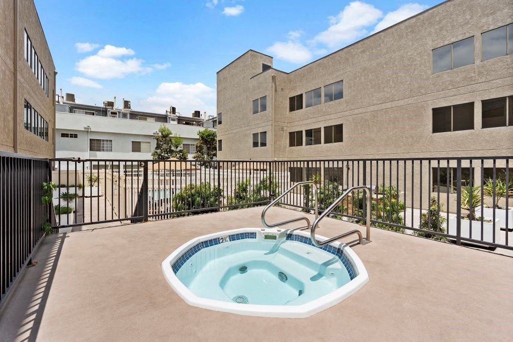 Hot Tub at Woodland Trio Apartments, North Hollywood, CA