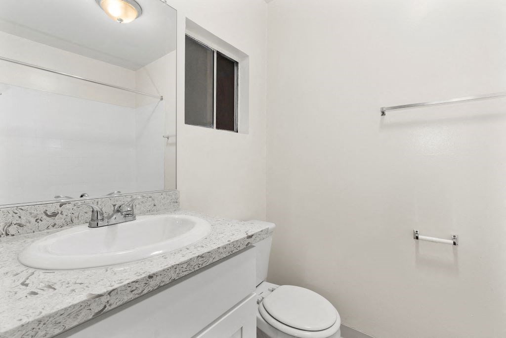 Apartments for rent in Newbury Park Bathroom