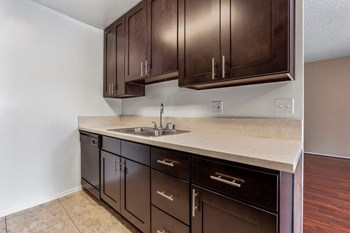 Casa Linda Apartments Newbury Park Apartment Countertops - Photo Gallery 4