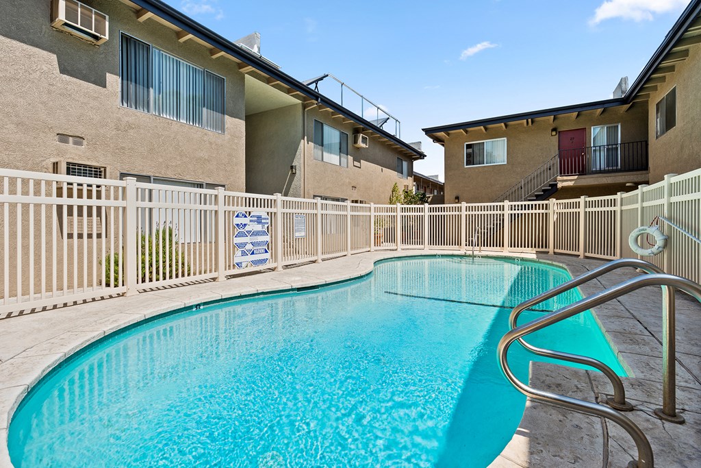 Large Pool at Parthenia Terrace Apartments, Canoga Park