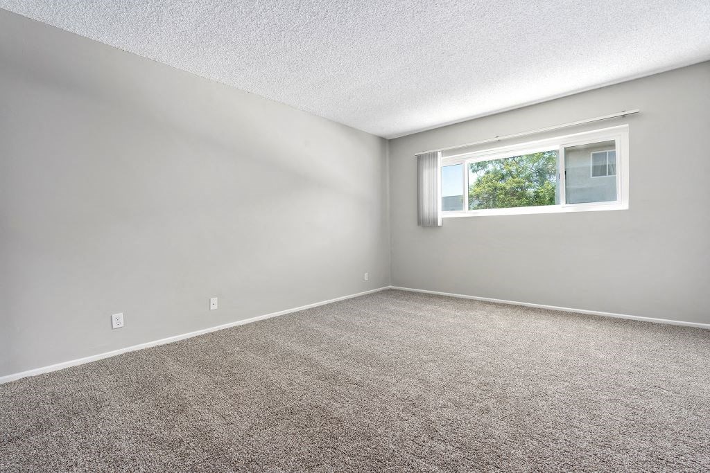 Berber carpet floors Krystal Terrace Apartments