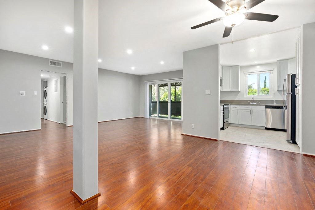 Spacious two bedroom apartment in Sherman Oaks