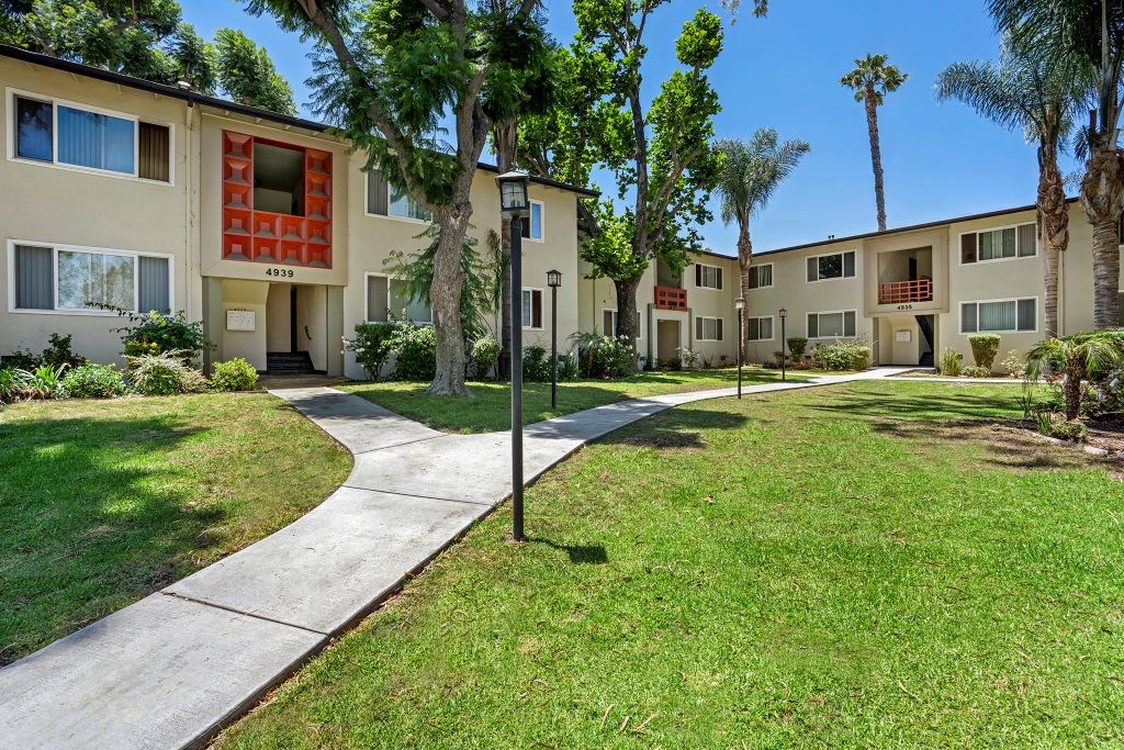 Courtyard at Gloria Homes Apartments, Los Angeles, CA, 90016