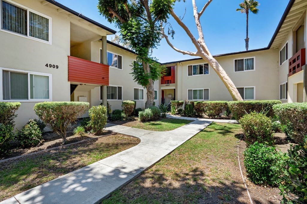 Apartments in Baldwin VIllage CA - Gloria Homes - Outdoor Walkways Toward Apartments