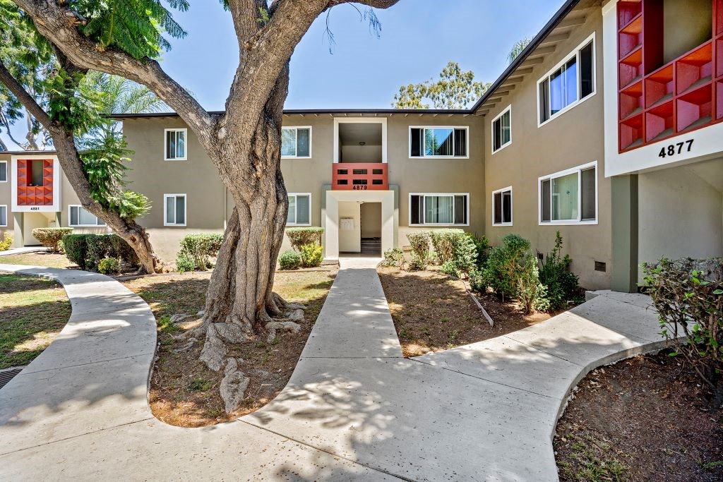 Exterior Landscape at Gloria Homes Apartments, Los Angeles, California