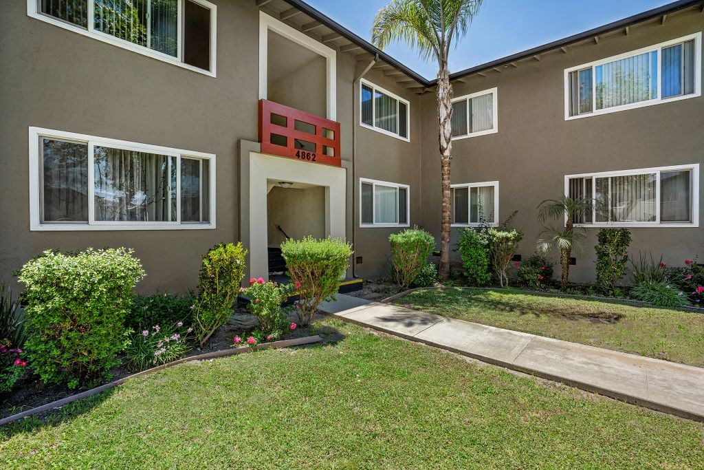 Green Landscape at Gloria Homes Apartments, Los Angeles, CA, 90016