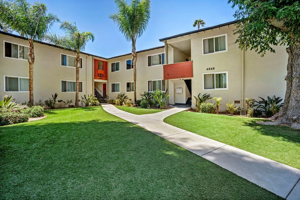 Walking Trail at Gloria Homes Apartments, Los Angeles, California