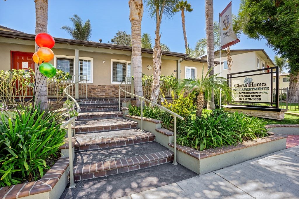 Leasing Office Exterior at Gloria Homes Apartments, Los Angeles, California
