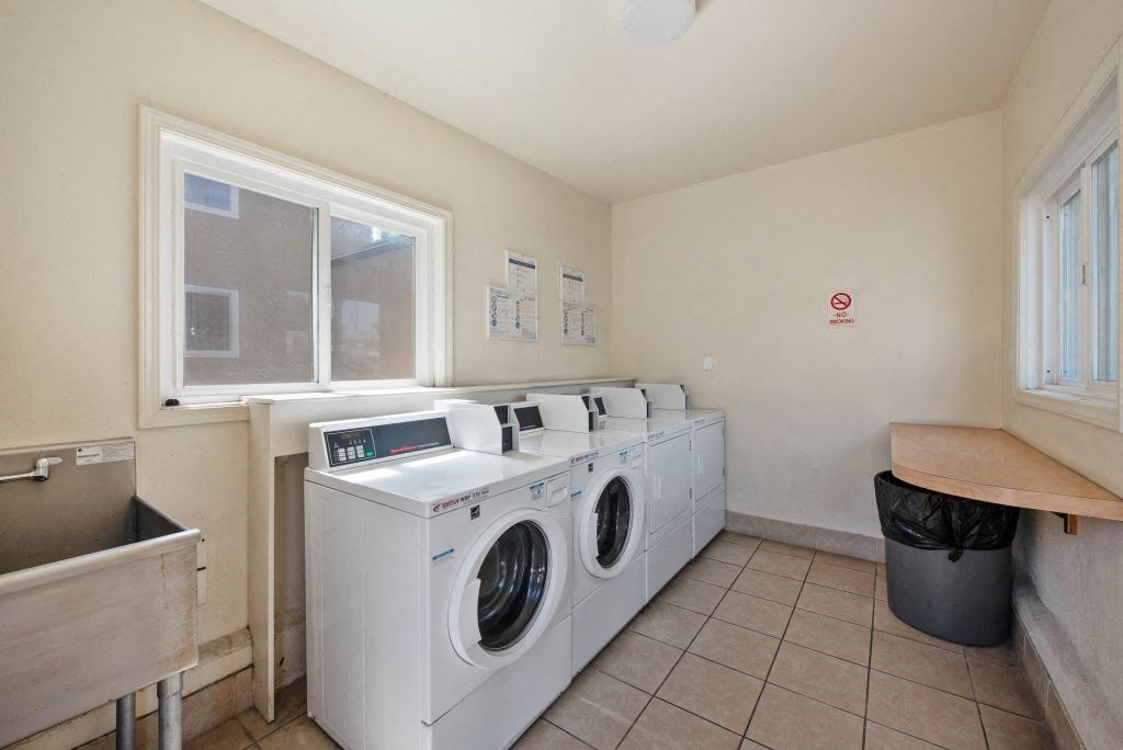 Laundry Room at Gloria Homes Apartments, California, 90016