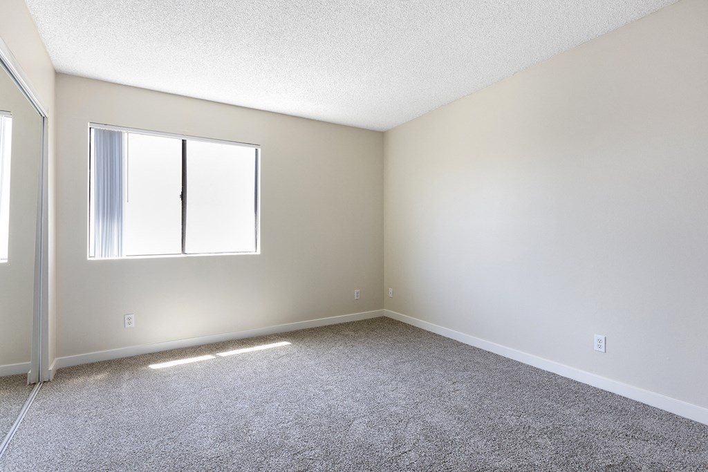 Chatsworth Plaza Apartments Bedroom with Carpet