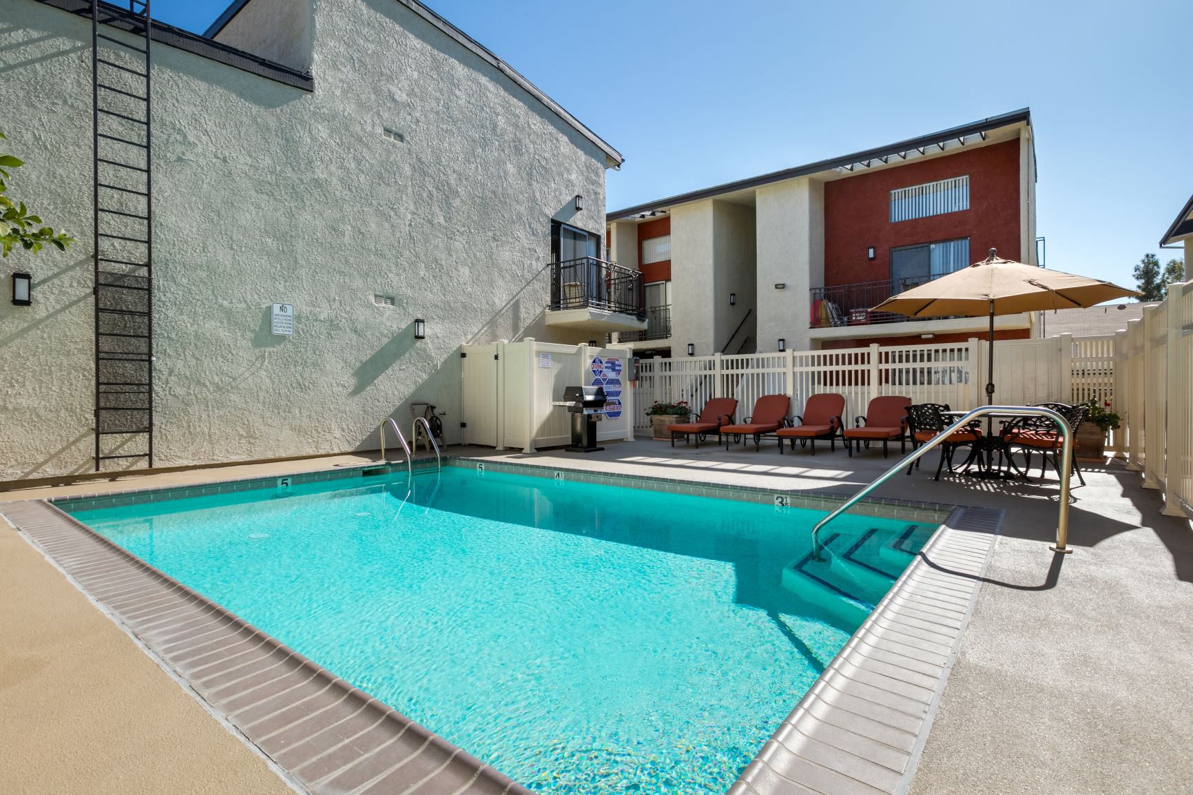 Apartments in Chatsworth, CA Swimming