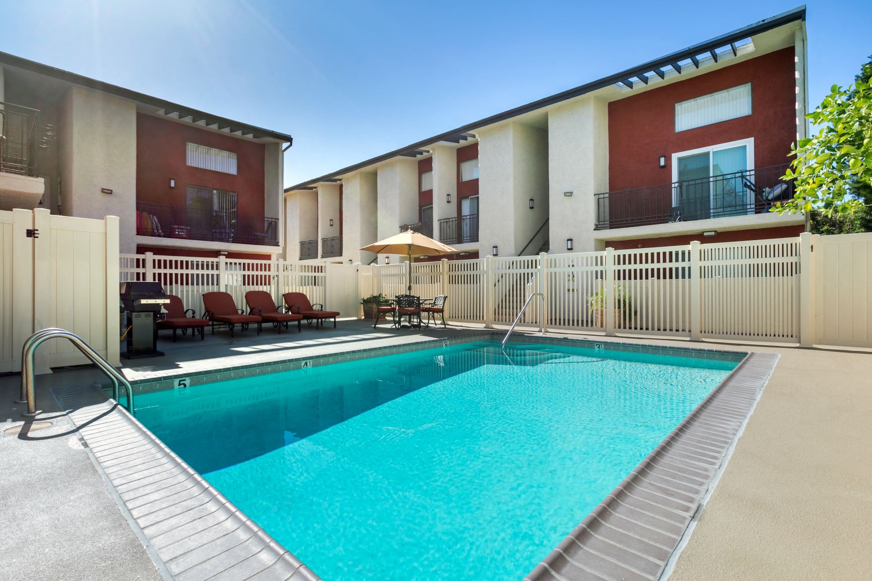 Apartments for rent in Chatsworth Pool