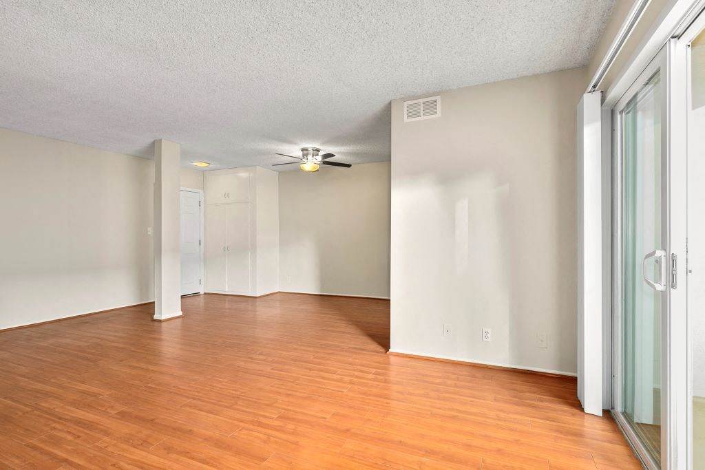 Krystal Terrace Apartments in Sherman Oaks, CA spacious living room
