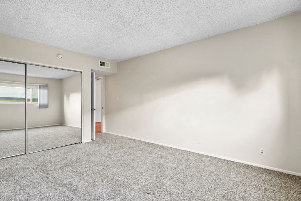 Krystal Terrace Apartments in Sherman Oaks, CA bedroom and closet
