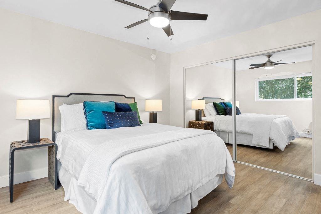 Bedroom at Kling Trio Apartments, California, 91607