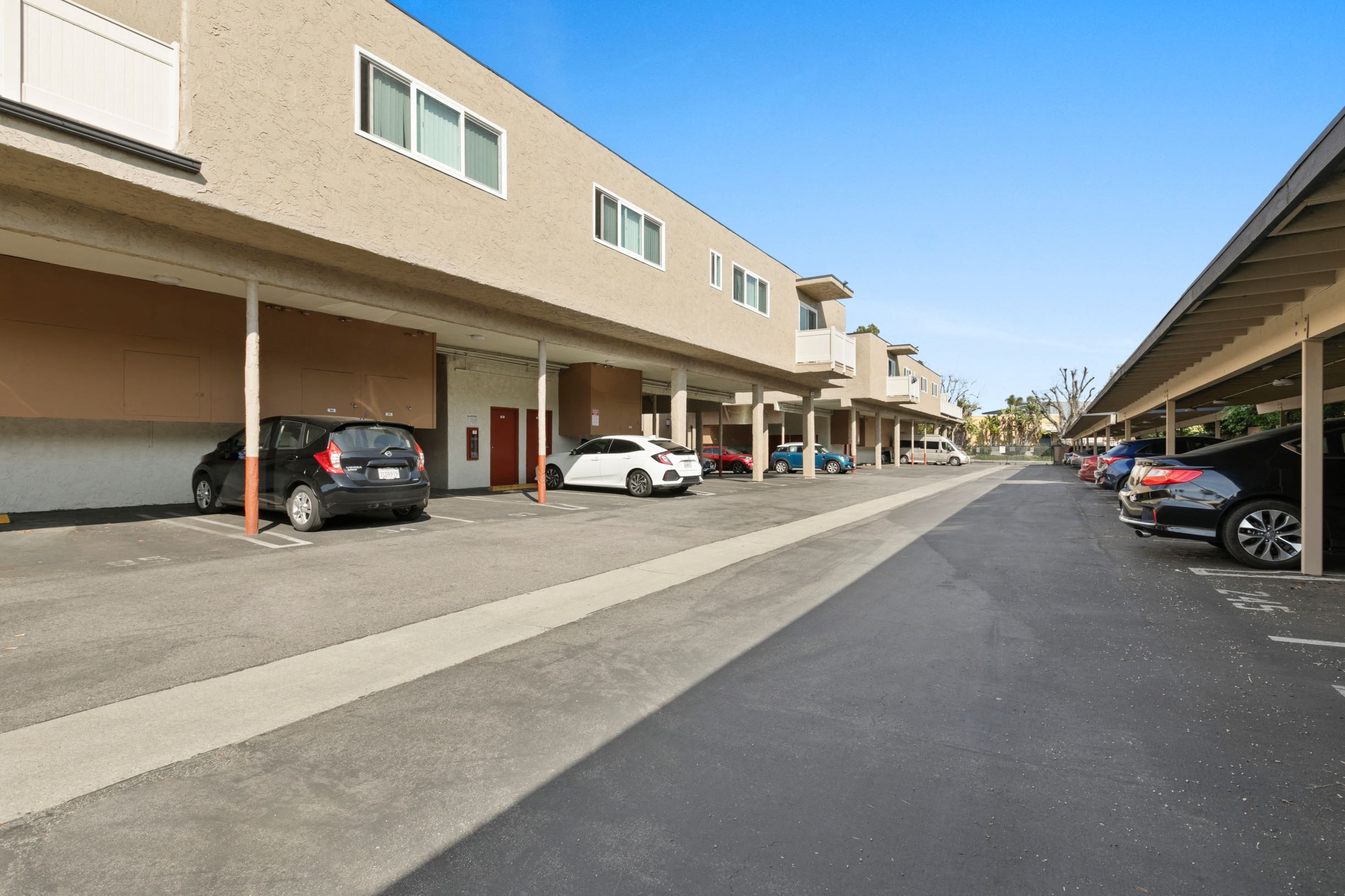 Marina Del Rey Apartments - Casa De Marina - Spacious Parking Lot With Covered Parking Spaces and Several Cars