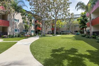 Walking Path at White Oak Terrace Apartments, California, 91316