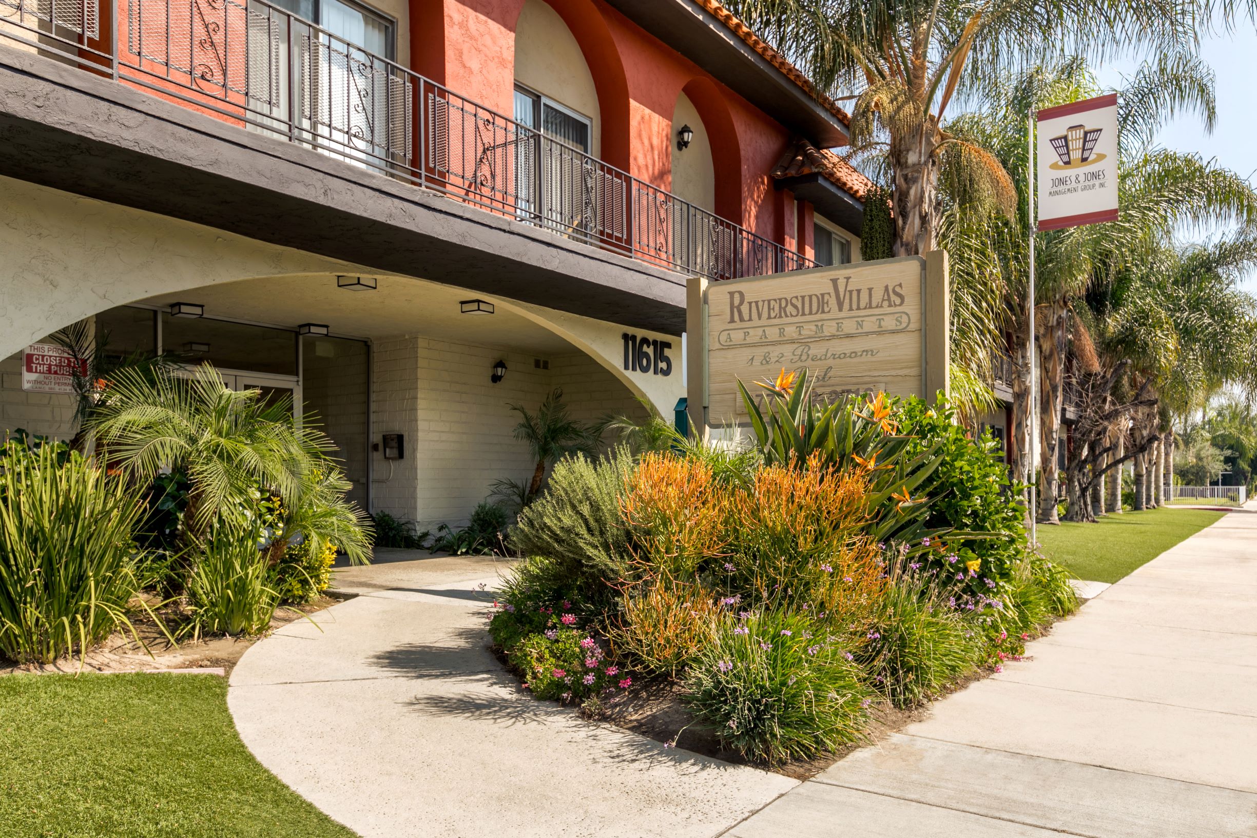 Laurel Villa - Apartments in Valley Village, CA