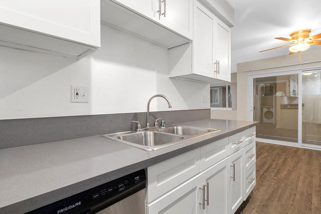 Kitchen Appliances at Lombardi Apartments, Woodland Hills, CA, 91367