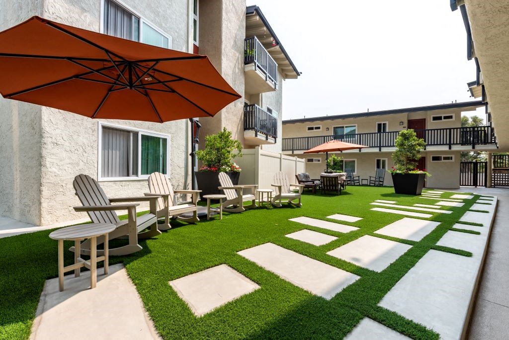 Courtyard in Culver City at Parkway Terrace