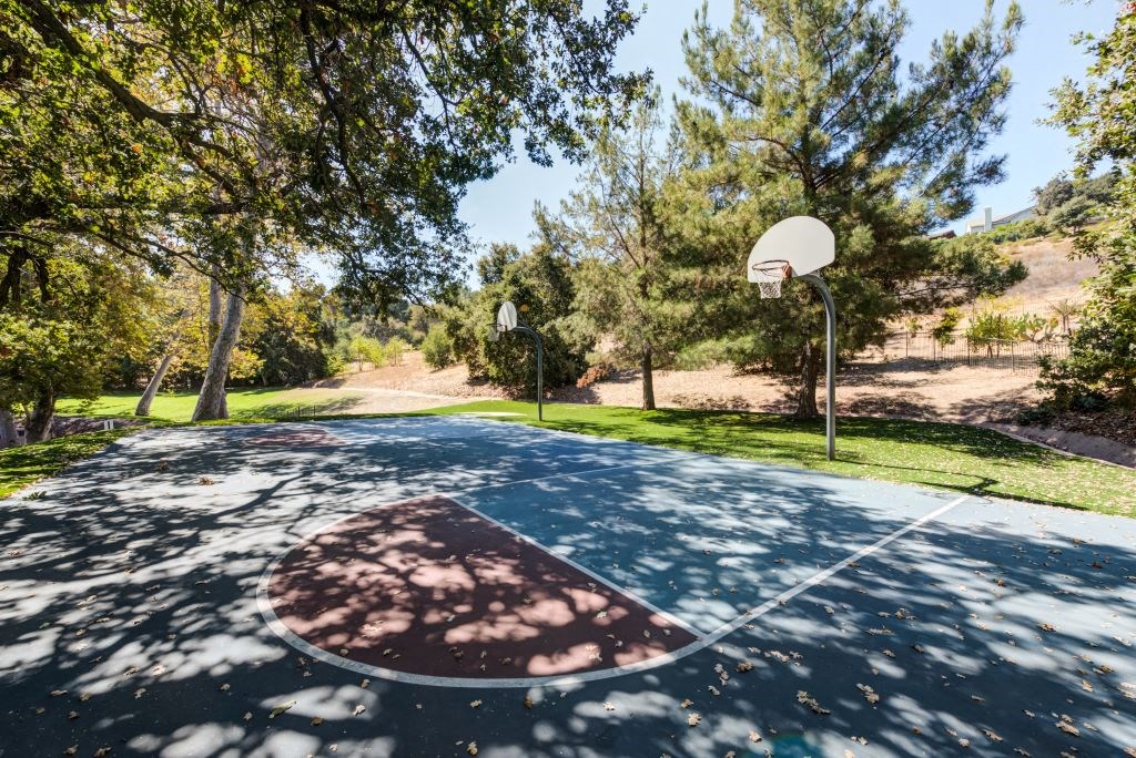 Basketball court at The Meadows at Westlake Village Apartments,California, 91361