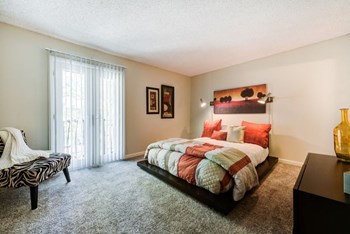 Apartments in Westlake Village, CA - Modern Living With Stylish Decor, Hardwood Flooring and Access to Dining Room - Photo Gallery 3