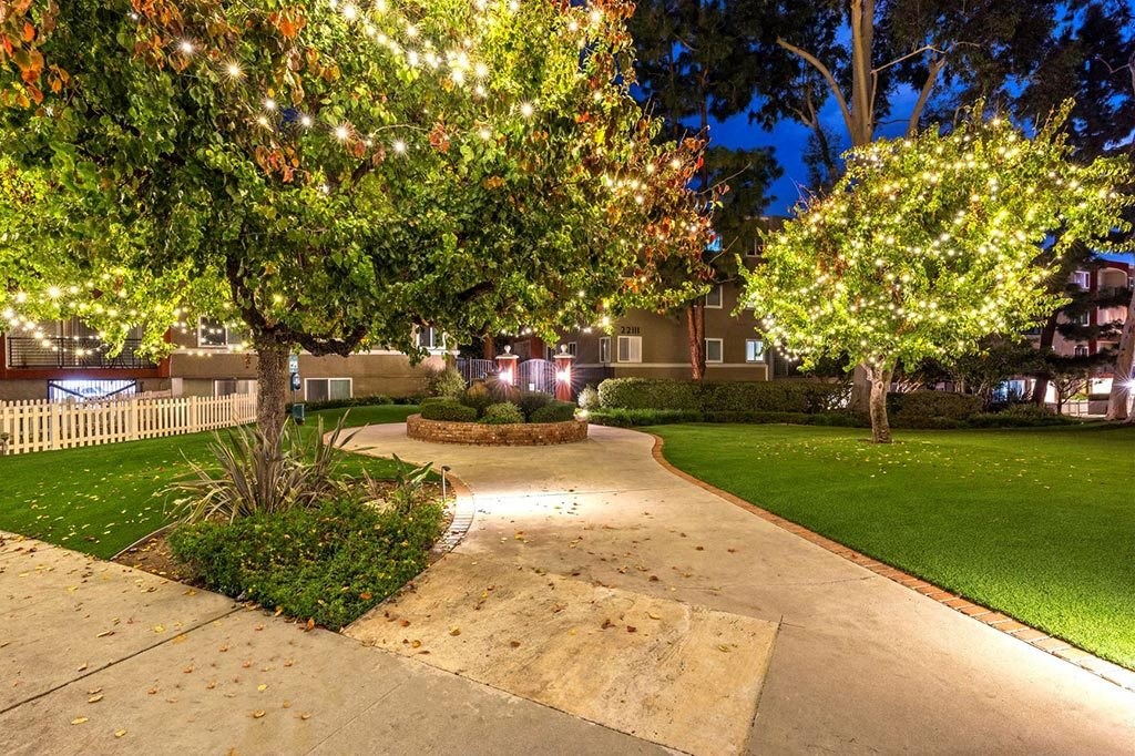 Holiday Lights at The Reserve at Warner Center, Woodland Hills